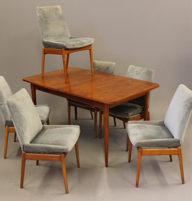 A ROBERT HERITAGE FOR ARCHIE SHINE TEAK "HAMILTON" DINING SUITE Image