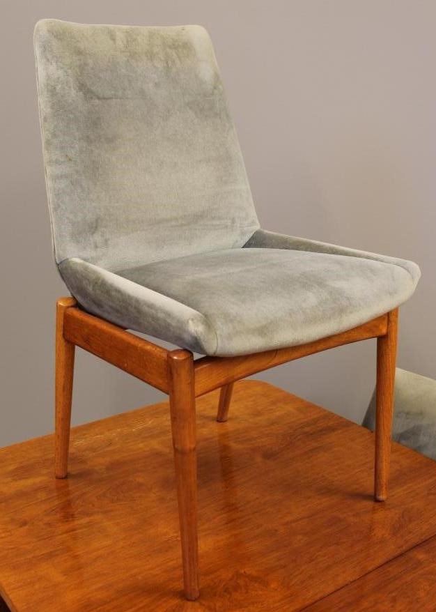 A ROBERT HERITAGE FOR ARCHIE SHINE TEAK "HAMILTON" DINING SUITE Image