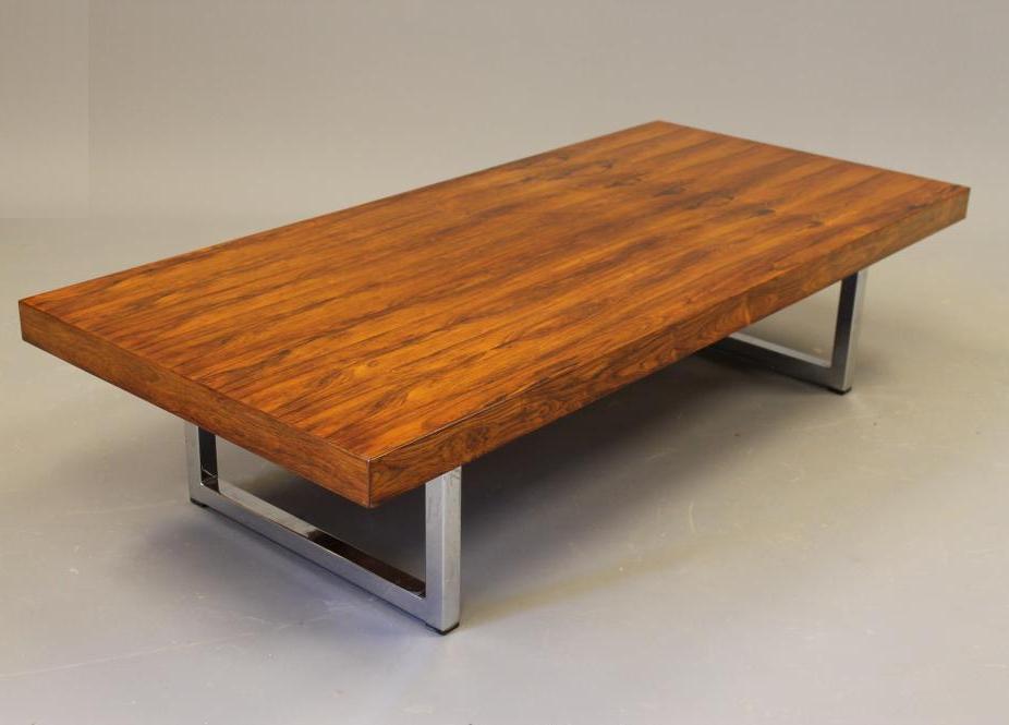 A GORDON RUSSELL ROSEWOOD VENEERED COFFEE TABLE Image