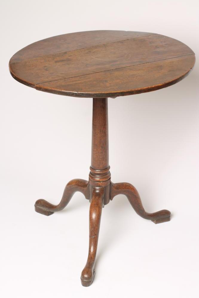 A GEORGIAN OAK TRIPOD TABLE Image