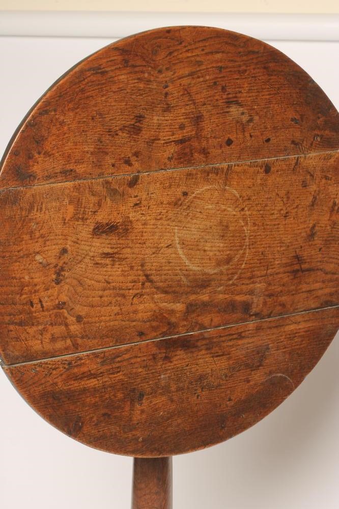 A GEORGIAN OAK TRIPOD TABLE Image