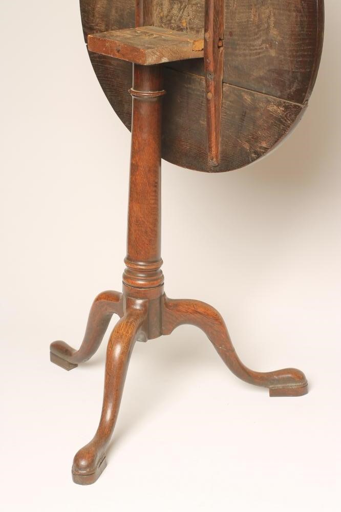 A GEORGIAN OAK TRIPOD TABLE Image