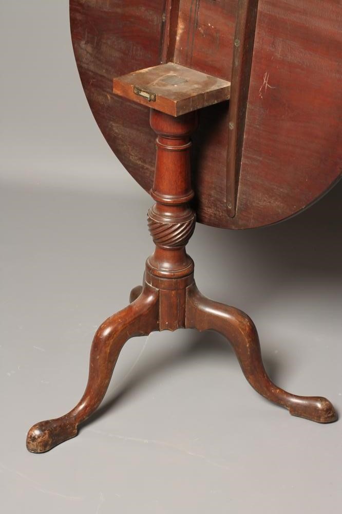A GEORGIAN MAHOGANY TRIPOD TABLE Image