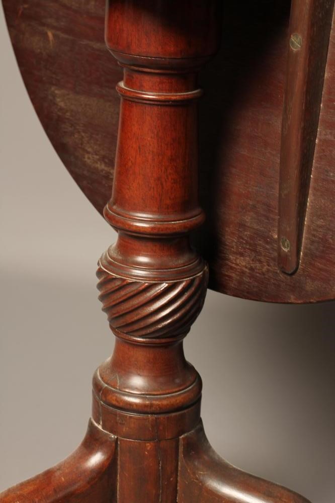 A GEORGIAN MAHOGANY TRIPOD TABLE Image