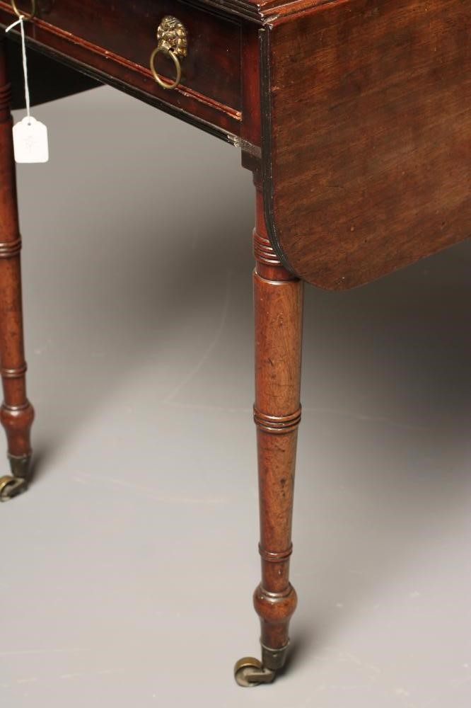 A GEORGIAN MAHOGANY PEMBROKE TABLE Image