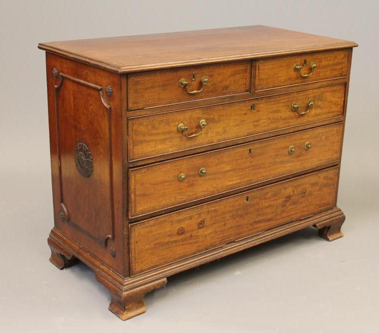 A GEORGIAN OAK AND MAHOGANY BANDED CHEST Image