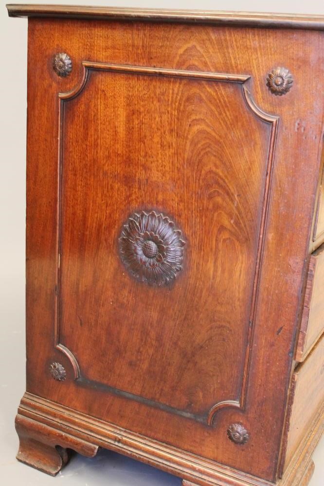 A GEORGIAN OAK AND MAHOGANY BANDED CHEST Image