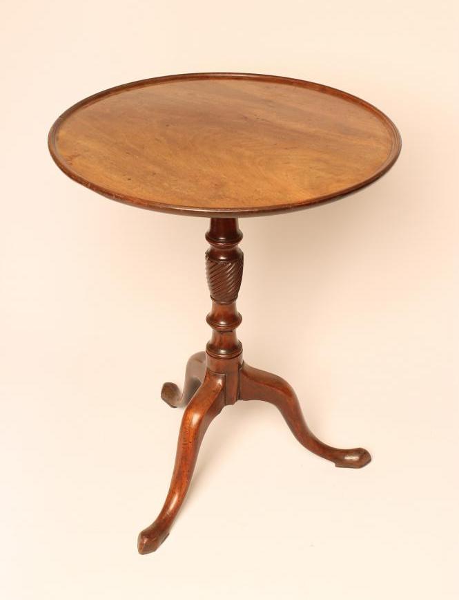 A GEORGIAN MAHOGANY TRIPOD TABLE Image