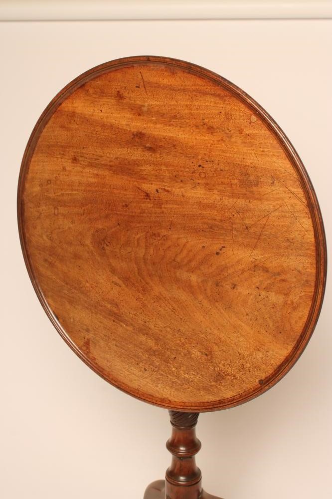 A GEORGIAN MAHOGANY TRIPOD TABLE Image