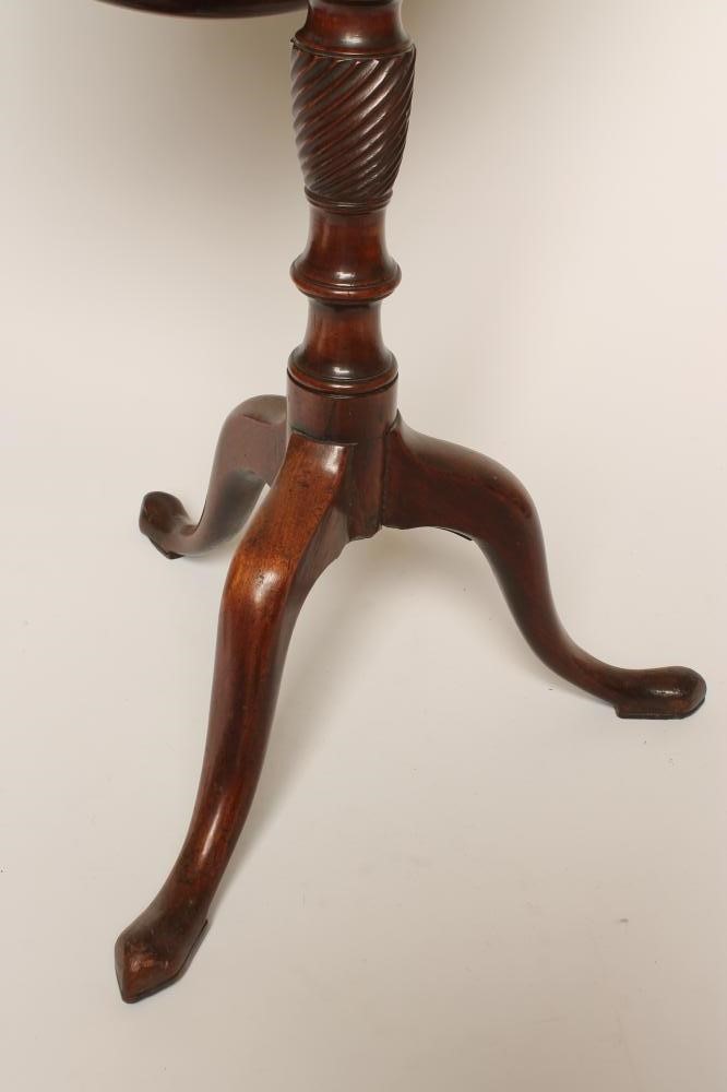 A GEORGIAN MAHOGANY TRIPOD TABLE Image