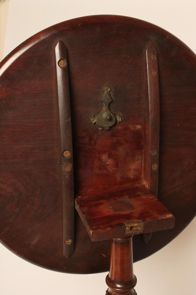 A GEORGIAN MAHOGANY TRIPOD TABLE Image