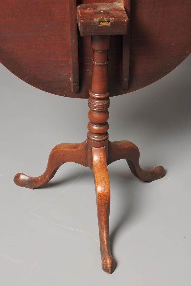 A GEORGIAN MAHOGANY TRIPOD TABLE Image