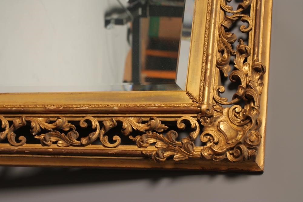 A CARVED AND GILT WOOD WALL MIRROR Image