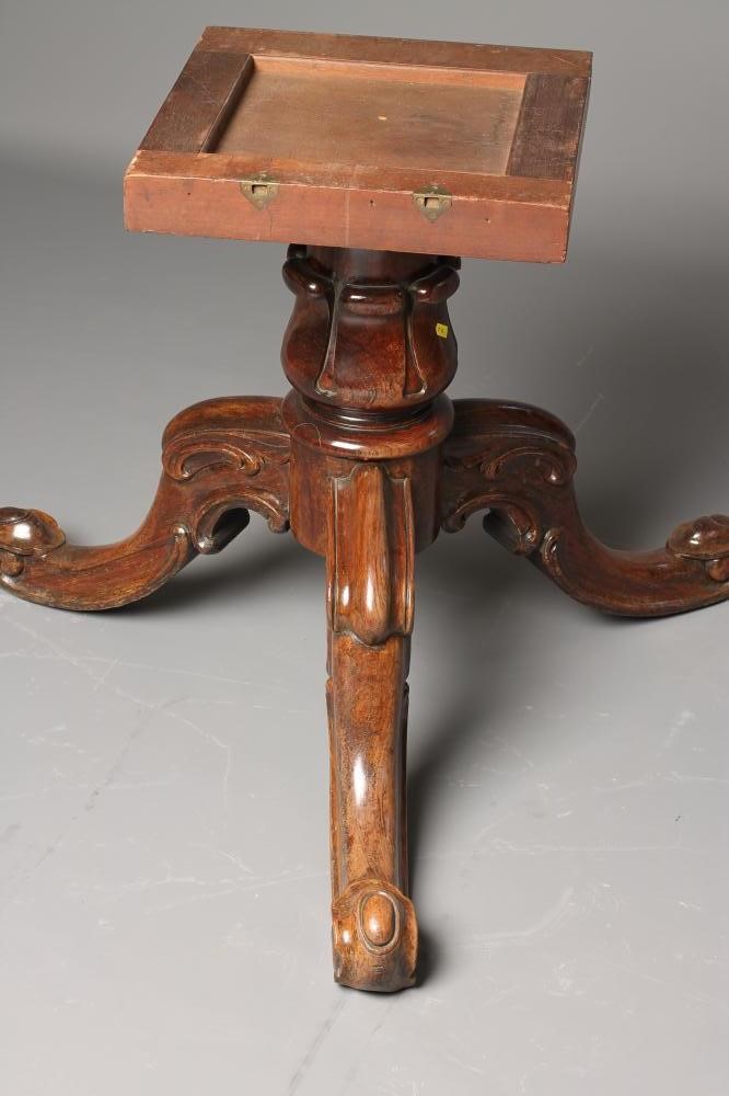 A VICTORIAN ROSEWOOD CENTRE TABLE of circular form Image