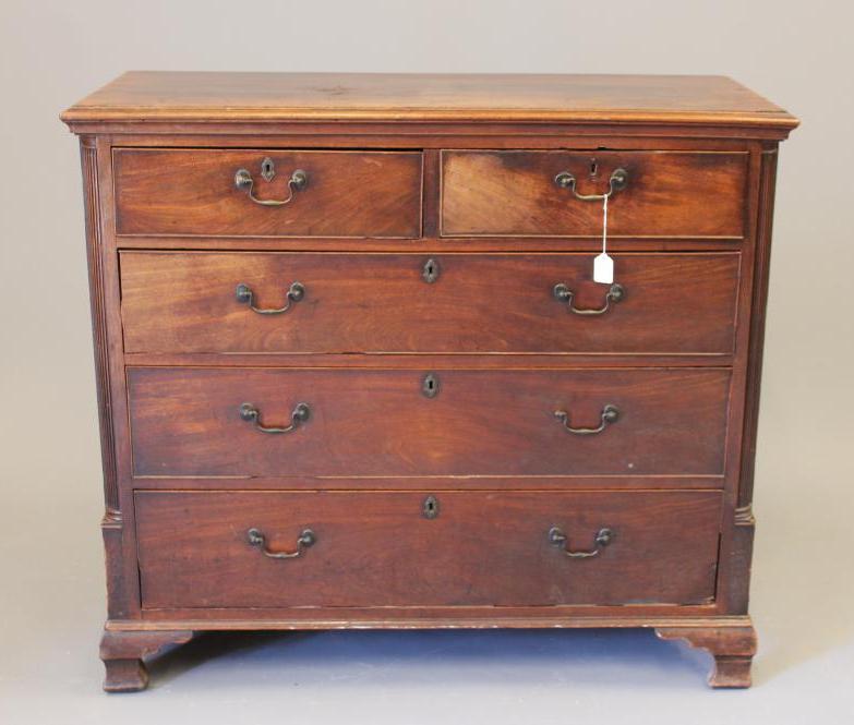 A GEORGIAN MAHOGANY CHEST Image