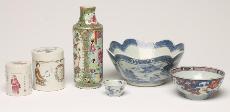 A COLLECTION OF CHINESE PORCELAIN including  two famille rose cylindrical boxes and covers painted Image