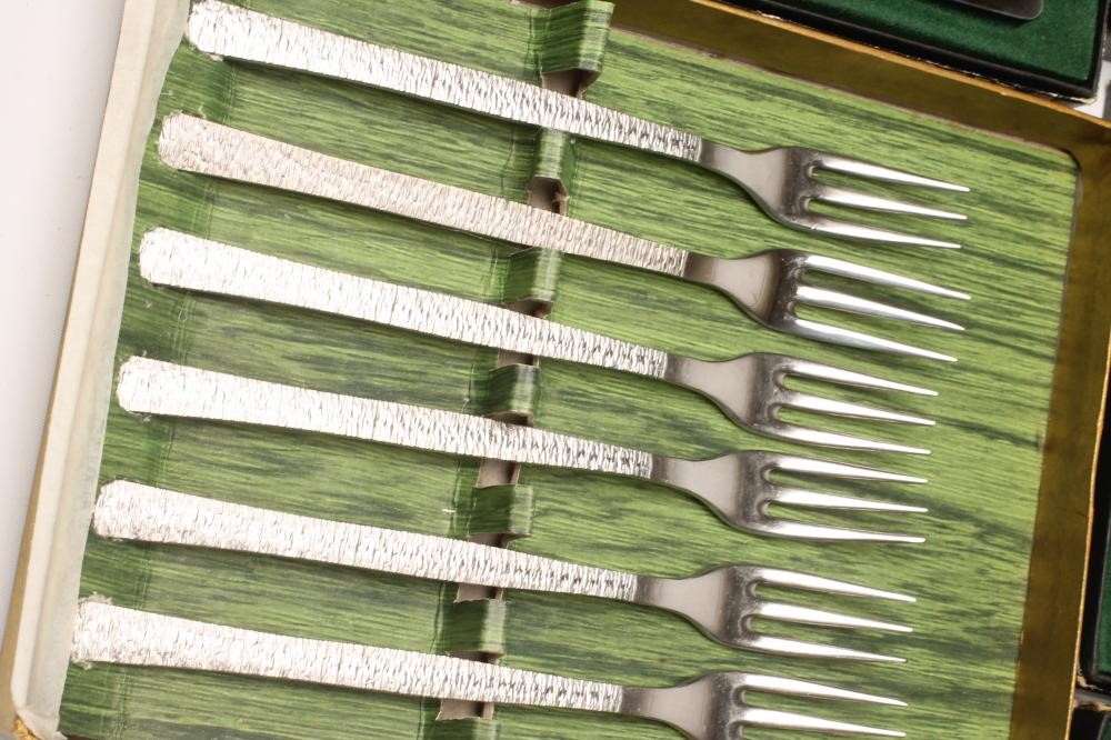 GERALD BENNEY FOR VINERS - a "Studio" stainless steel bark effect table suite Image