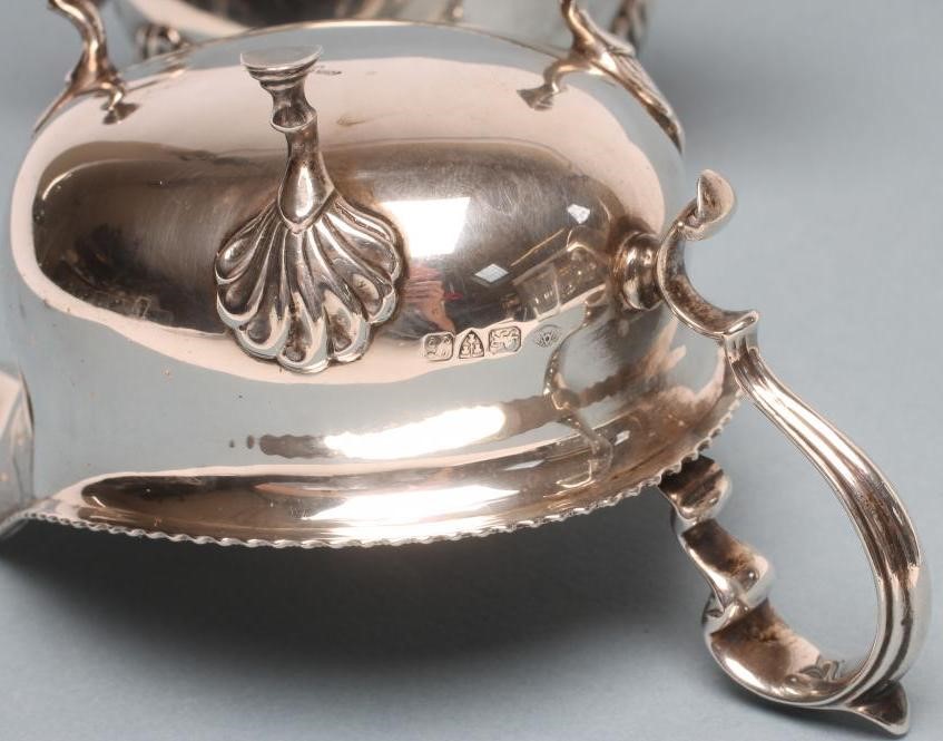A PAIR OF SILVER SAUCE BOATS Image