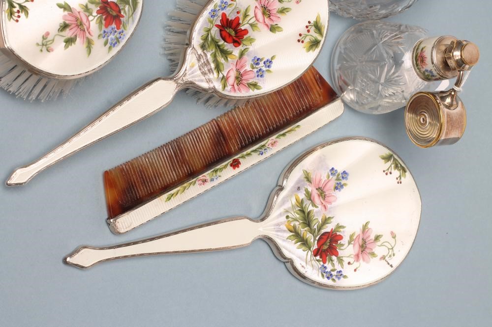 AN EIGHT PIECE SILVER DRESSING TABLE SET Image