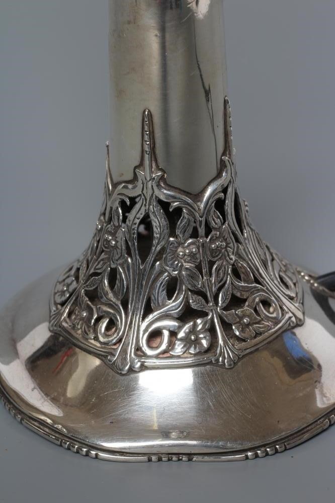 A SILVER ELECTRIC TABLE LAMP BASE Image