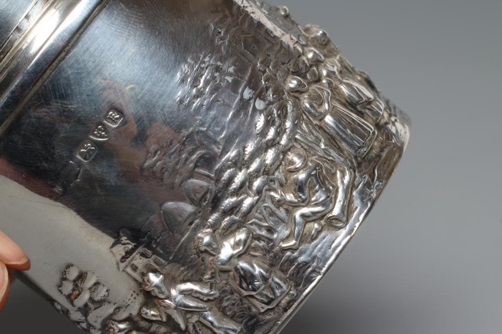 A SILVER TEA CANISTER Image