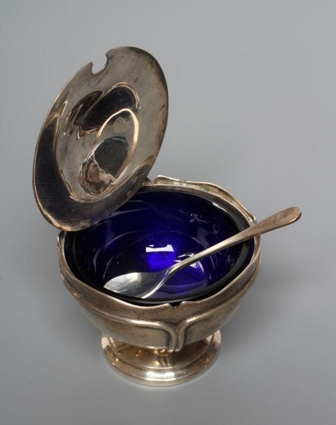 AN ART DECO SILVER SUGAR CASTER Image
