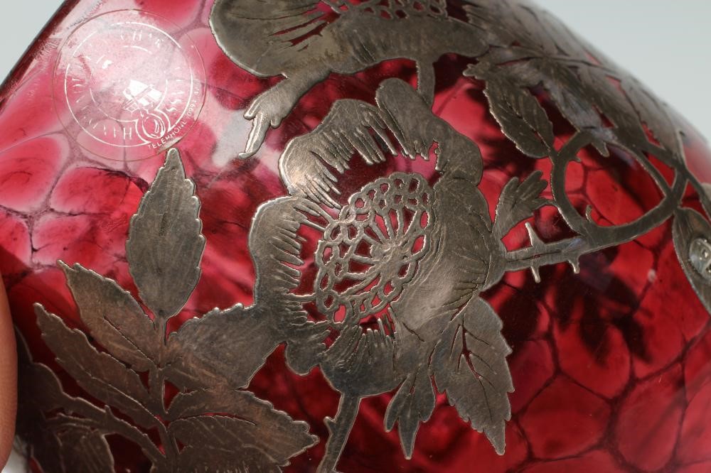 A SILVER OVERLAY LAUGHARNE CRANBERRY GLASS VASE Image