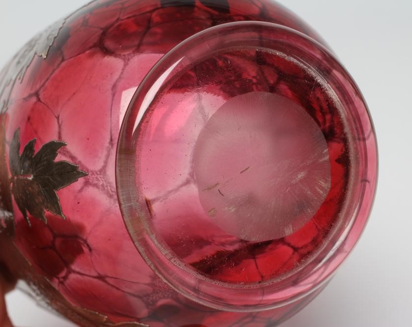 A SILVER OVERLAY LAUGHARNE CRANBERRY GLASS VASE Image