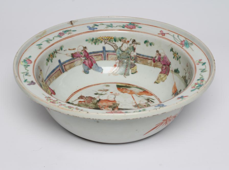 A CHINESE PORCELAIN BASIN of plain circular form Image