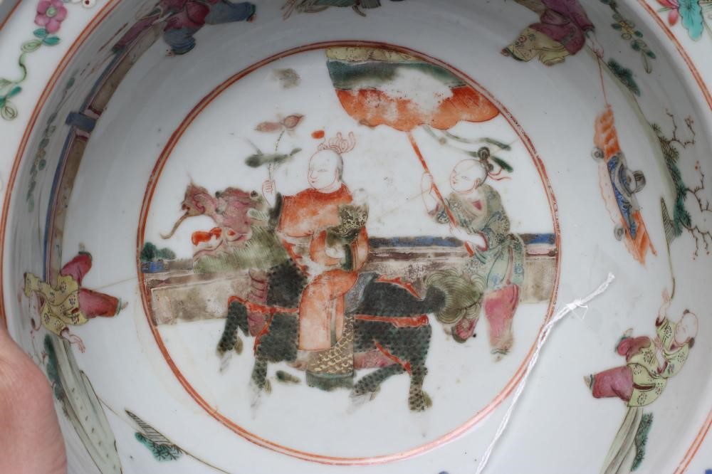 A CHINESE PORCELAIN BASIN of plain circular form Image