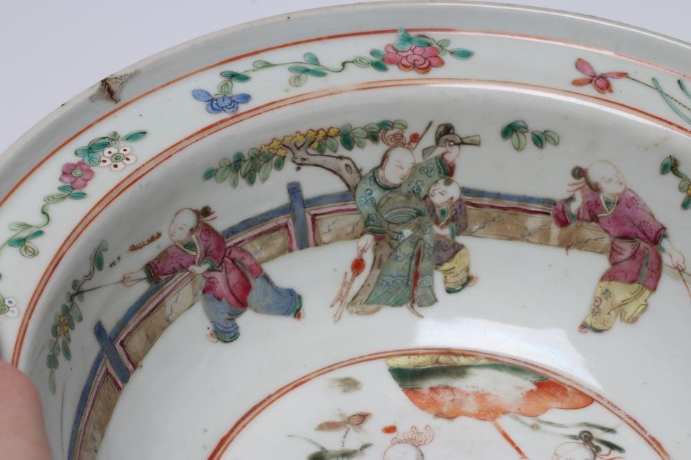 A CHINESE PORCELAIN BASIN of plain circular form Image