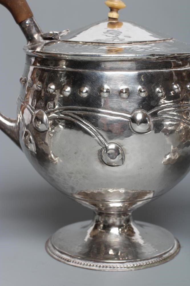 AN EDWARDIAN ARTS AND CRAFTS SILVER THREE PIECE TEA SERVICE Image