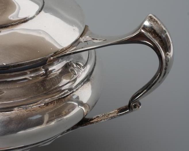 AN EDWARDIAN ART NOUVEAU SILVER TROPHY CUP AND COVER Image