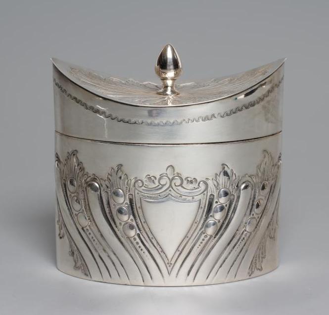 A LATE VICTORIAN SILVER TEA CANISTER Image