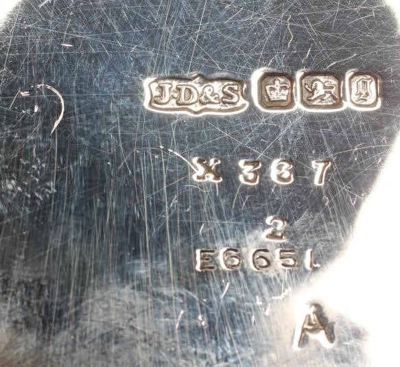 A LATE VICTORIAN SILVER TEA CANISTER Image