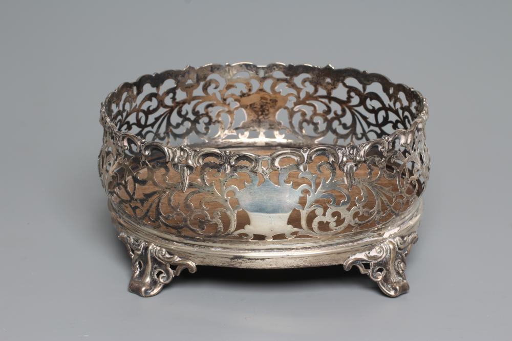 A VICTORIAN SILVER CRUET BASE Image