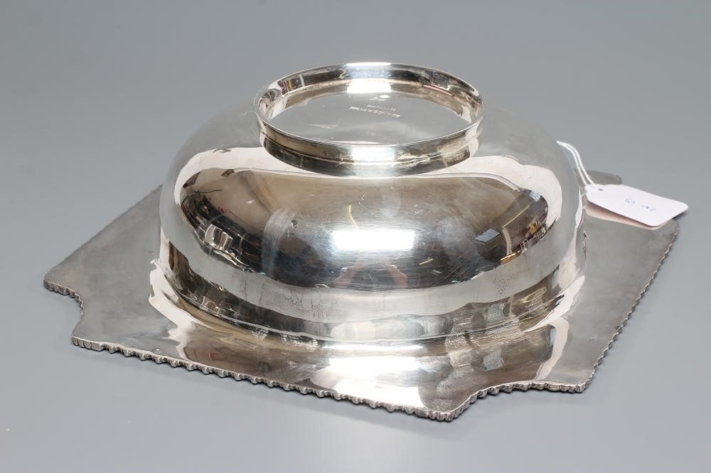 AN EDWARDIAN BRITANNIA STANDARD SILVER BOWL Image