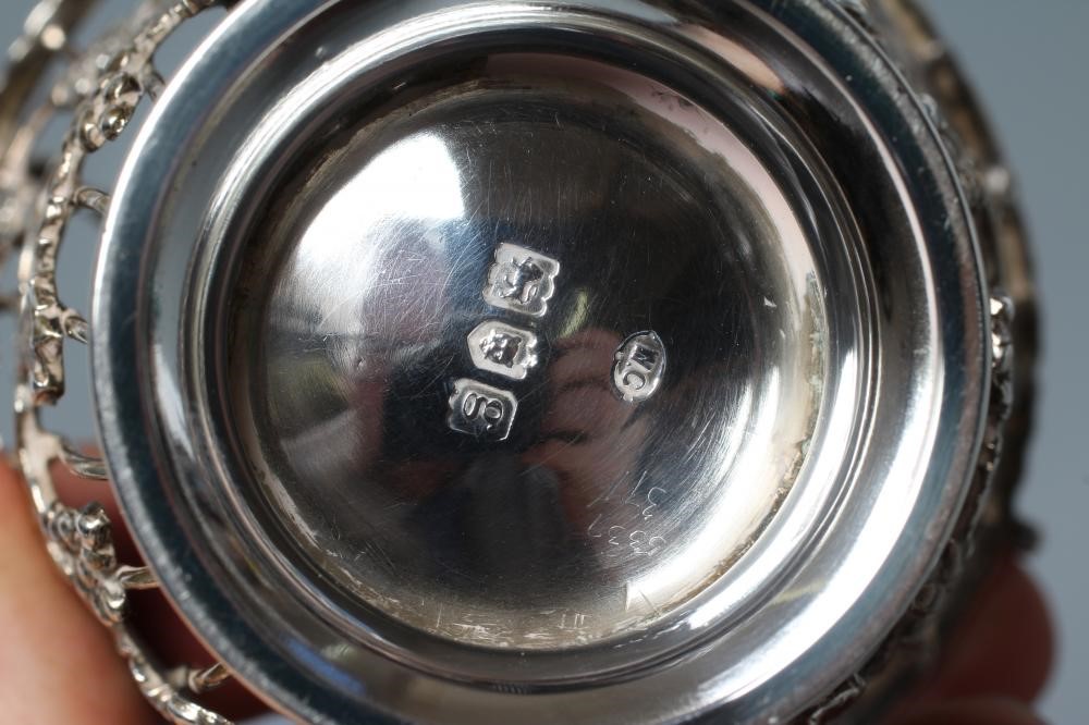 AN EDWARDIAN SILVER WIREWORK SUGAR BASKET Image