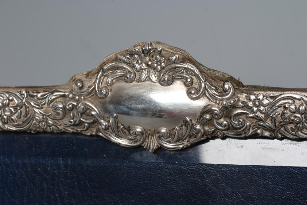 A LARGE EASEL BACK PHOTOGRAPH FRAME Image