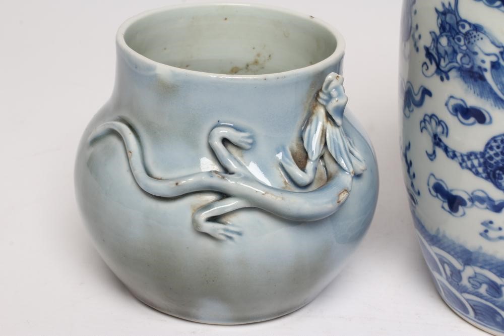 THREE CHINESE PORCELAIN VASES Image