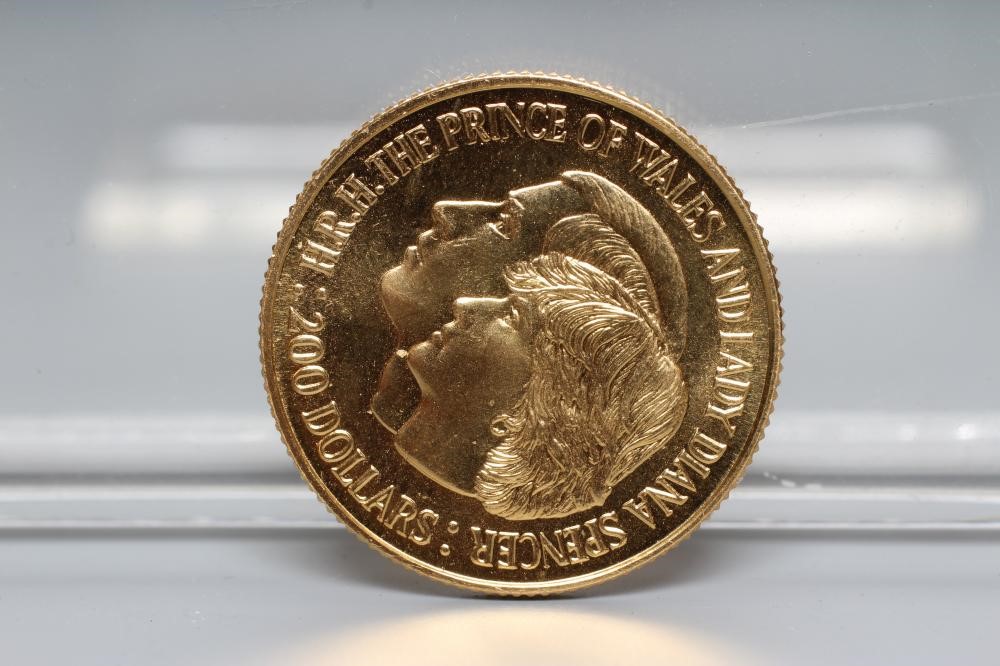AN AUSTRALIAN ROYAL WEDDING COMMEMORATIVE COIN, 1981, 22 carat gold, 10g, in holder (Est. plus 24% Image