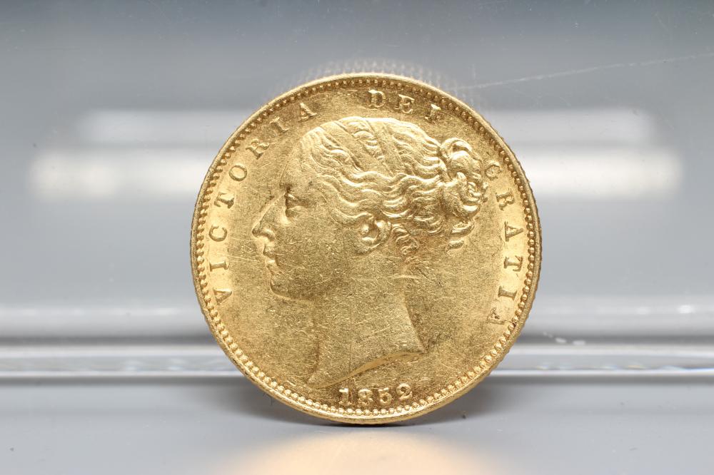 A VICTORIA YH SOVEREIGN, 1852, 8g (Est. plus 24% premium inc. VAT) Image