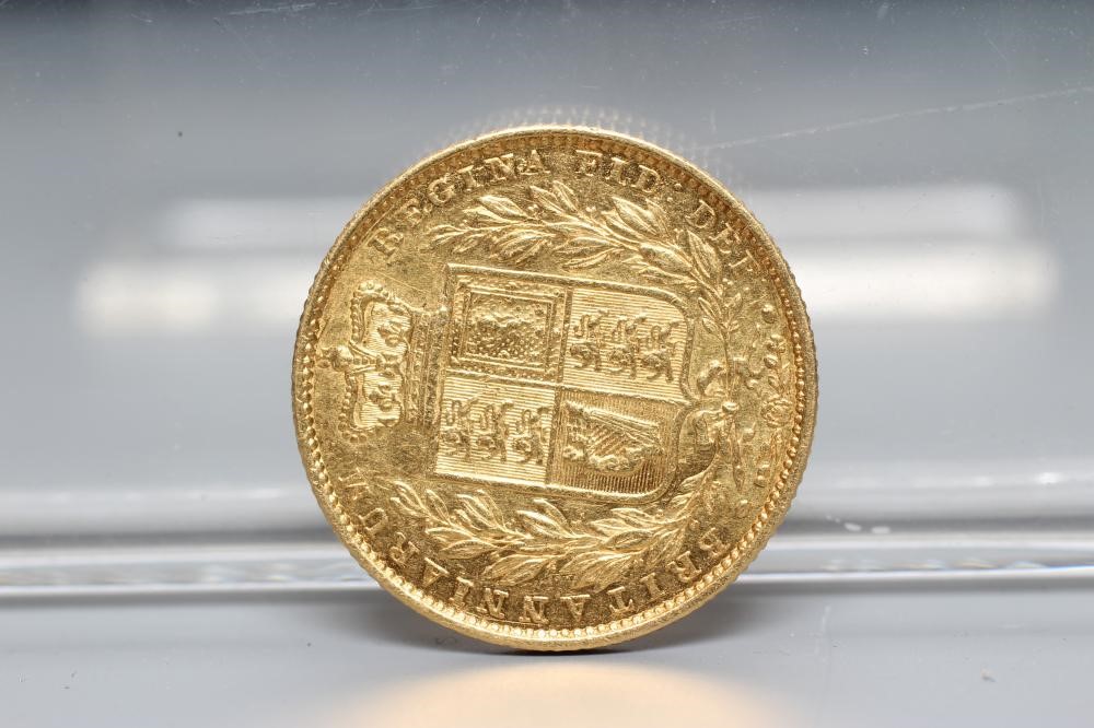 A VICTORIA YH SOVEREIGN, 1852, 8g (Est. plus 24% premium inc. VAT) Image