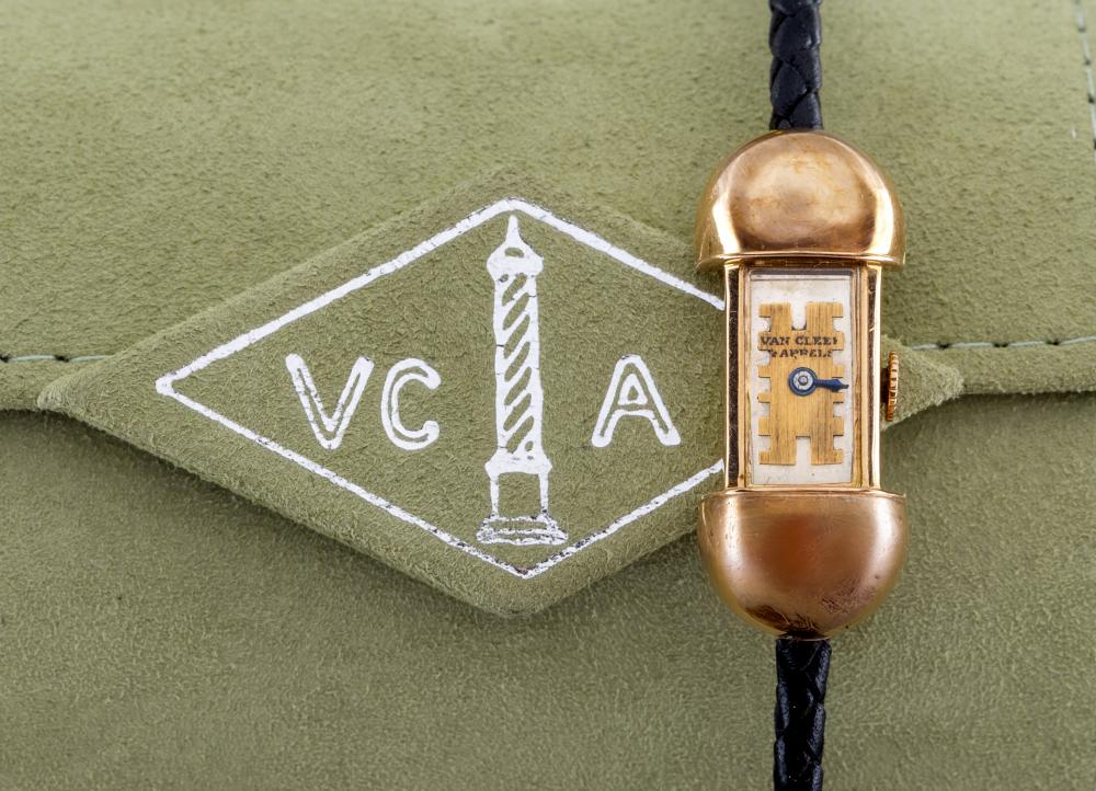 A LADY'S ART DECO VAN CLEEF & ARPELS 18CT GOLD WRISTWATCH Image