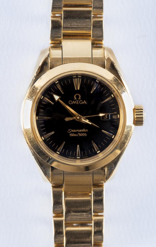 A MID SIZE 18CT GOLD OMEGA SEAMASTER AQUA TERRA WRISTWATCH Image