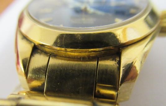 A MID SIZE 18CT GOLD OMEGA SEAMASTER AQUA TERRA WRISTWATCH Image