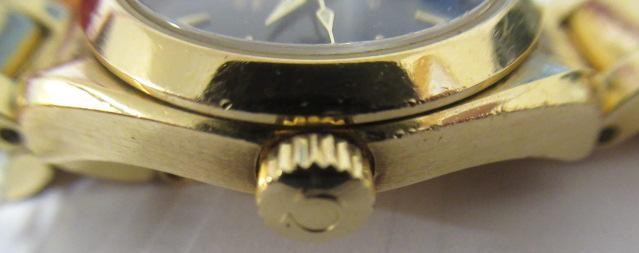 A MID SIZE 18CT GOLD OMEGA SEAMASTER AQUA TERRA WRISTWATCH Image