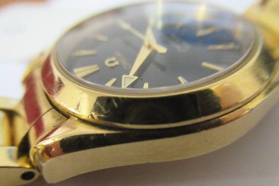 A MID SIZE 18CT GOLD OMEGA SEAMASTER AQUA TERRA WRISTWATCH Image