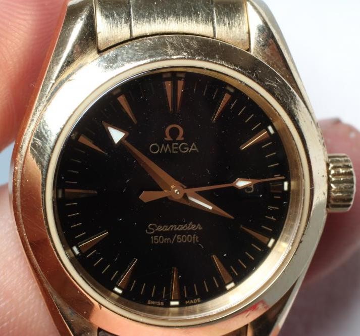 A MID SIZE 18CT GOLD OMEGA SEAMASTER AQUA TERRA WRISTWATCH Image