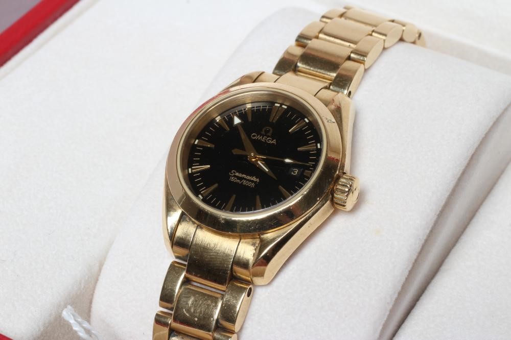 A MID SIZE 18CT GOLD OMEGA SEAMASTER AQUA TERRA WRISTWATCH Image